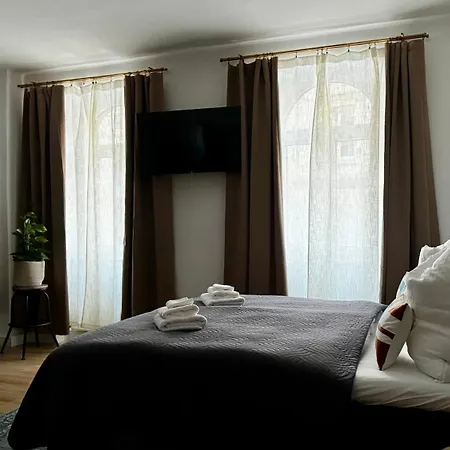 Noy'z In Der Belebten Neustadt