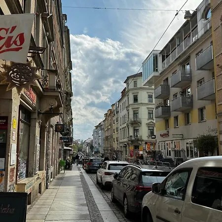 Noy'z In Der Belebten Neustadt