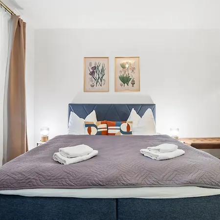 Noy'z In Der Belebten Neustadt