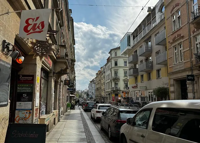 Noy'z In Der Belebten Neustadt